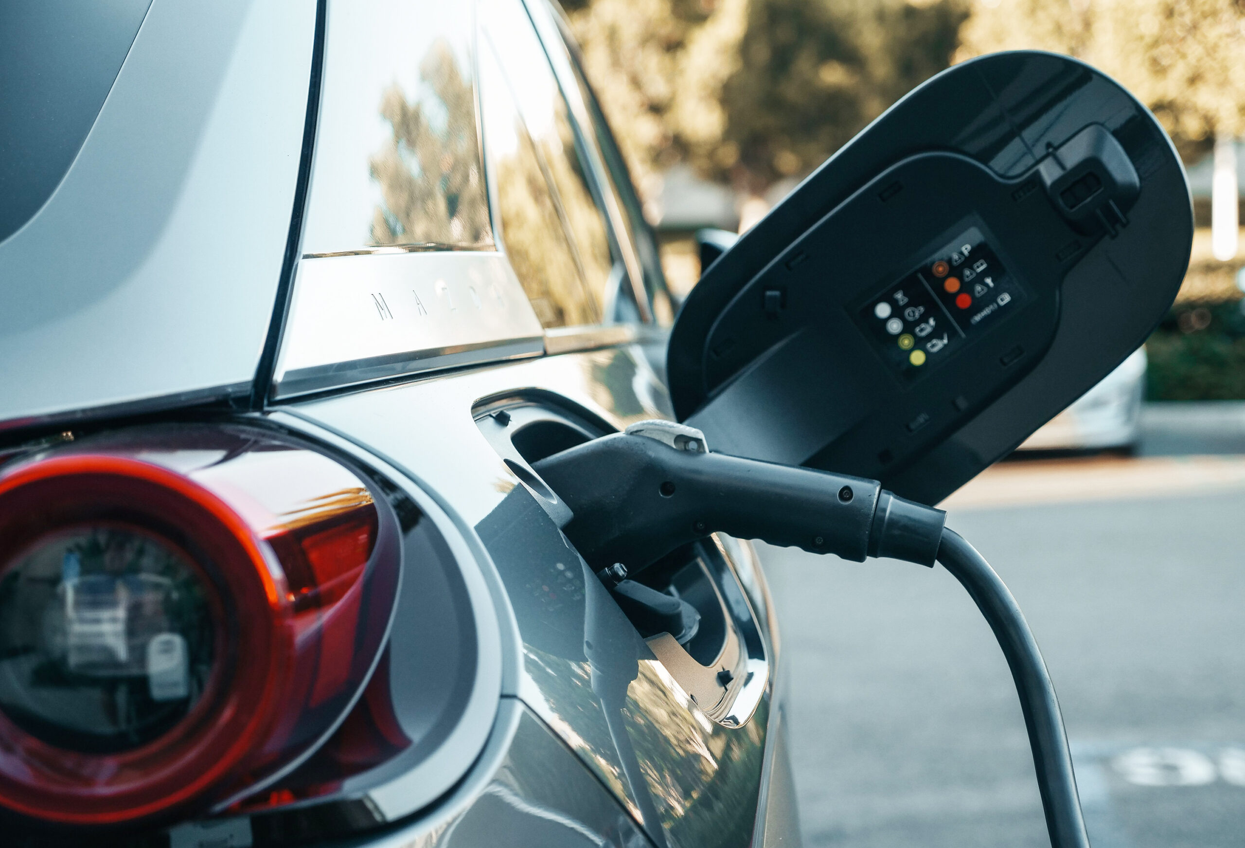 ag-solaire-prise-recharge-voiture-electrique